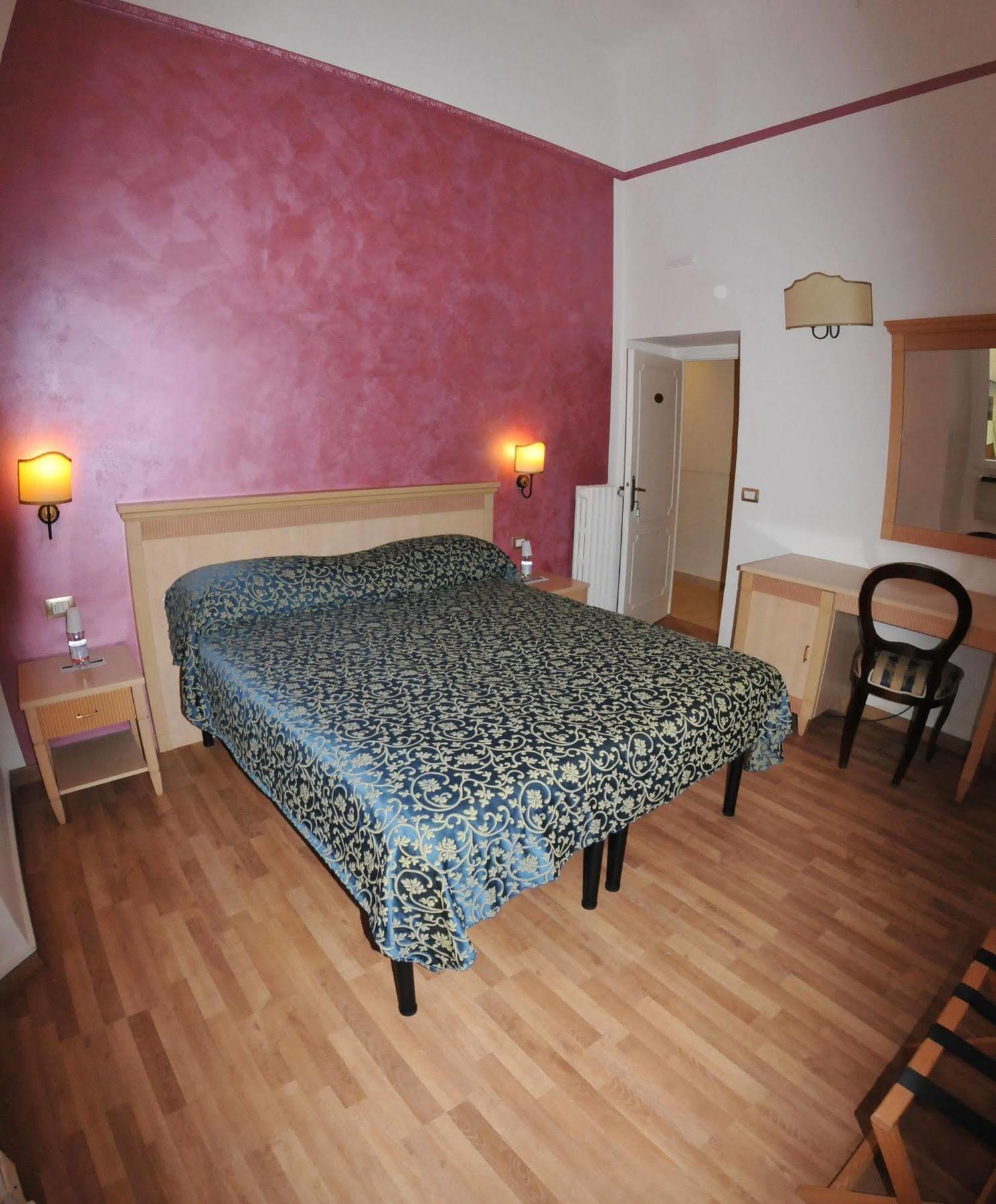 Hhb Hotel ฟลอเรนซ์ ภายนอก รูปภาพ