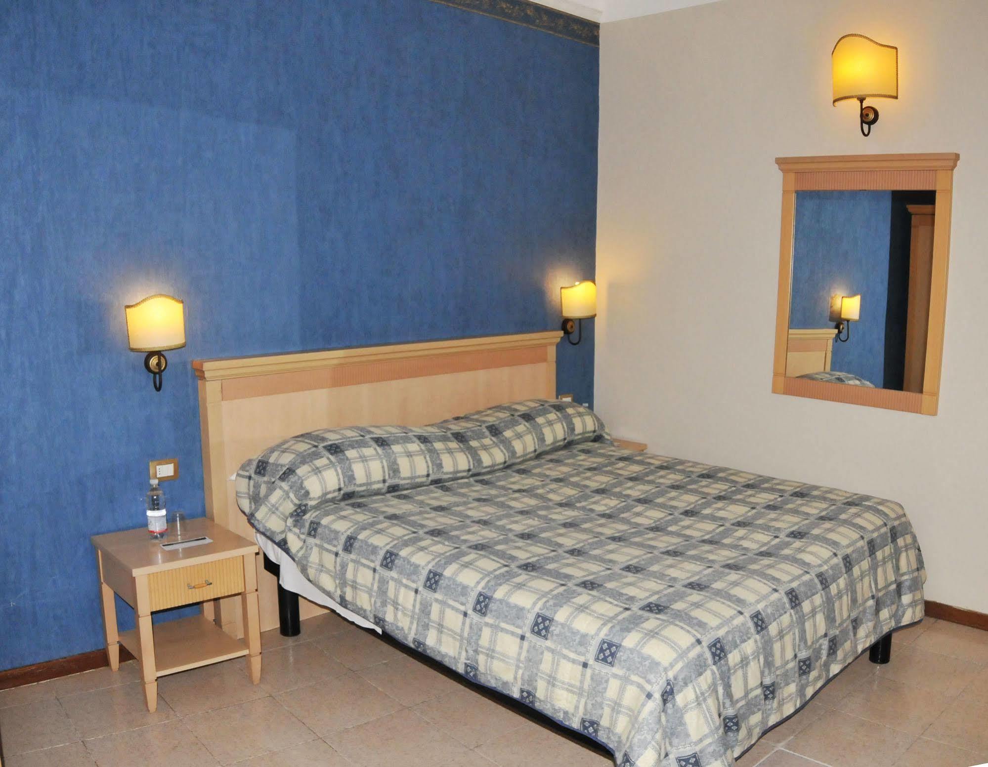 Hhb Hotel ฟลอเรนซ์ ภายนอก รูปภาพ