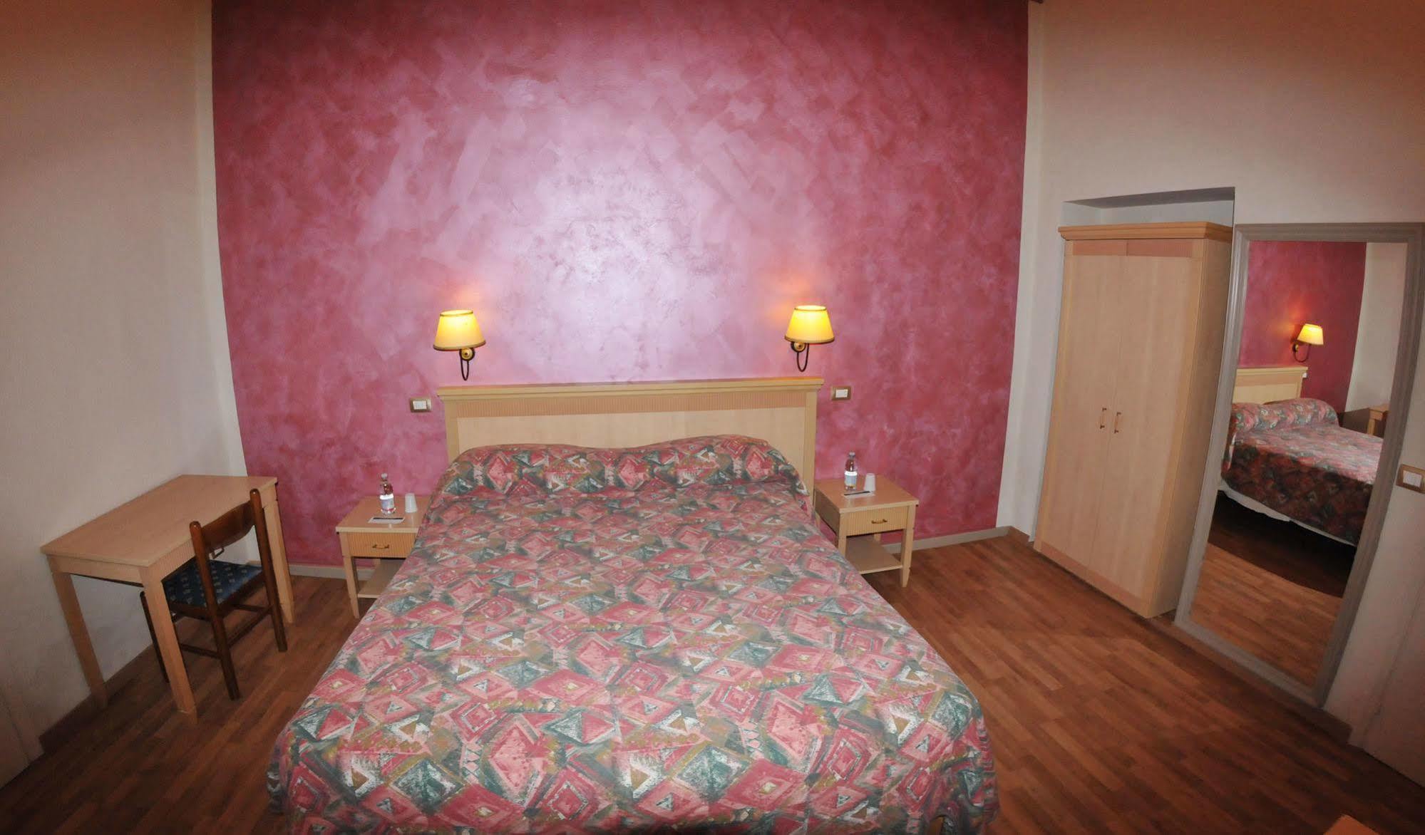 Hhb Hotel ฟลอเรนซ์ ภายนอก รูปภาพ